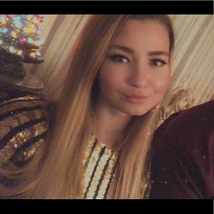 Meet your Posher, Elise